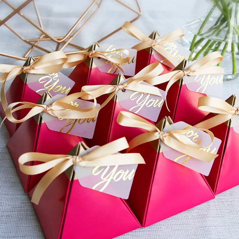 100pcs Personalised Pyramid Party Favors Boxes Tie Weddings Birthday Party Baby Shower Engagement Reception Favour Gift Boxes Goody Bags