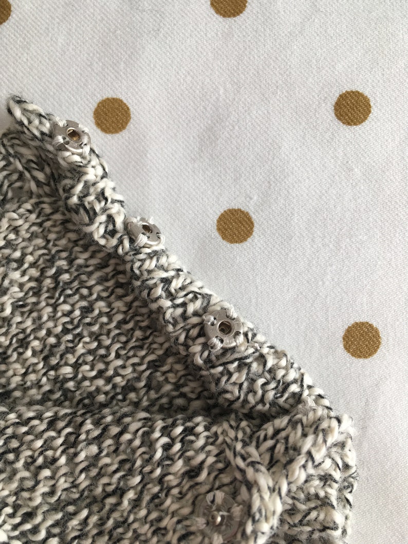 Baby sleeveless sweater in cashmere and black and ecru cotton