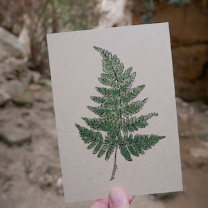 Fougère en papier d'herbe de carte postale