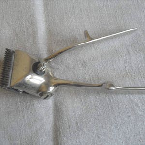 Vintage hair clipper. Manual hair clipper. Vintage hair trimmer. Retro trimmer. Vintage barber tool