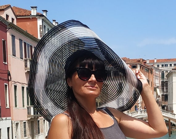 Black White Floppy Sun Hat Vintage Wide Brim Hat Beach  display picture 3