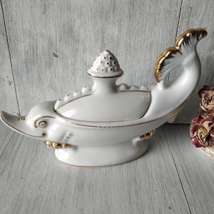 Vintage Gravy Boat with Lid Ceramic White Gold Sauce Boat Fish Shape Sauce Boat Lid Kitchen Decor Retro Ceramic Tableware Gift for Christmas