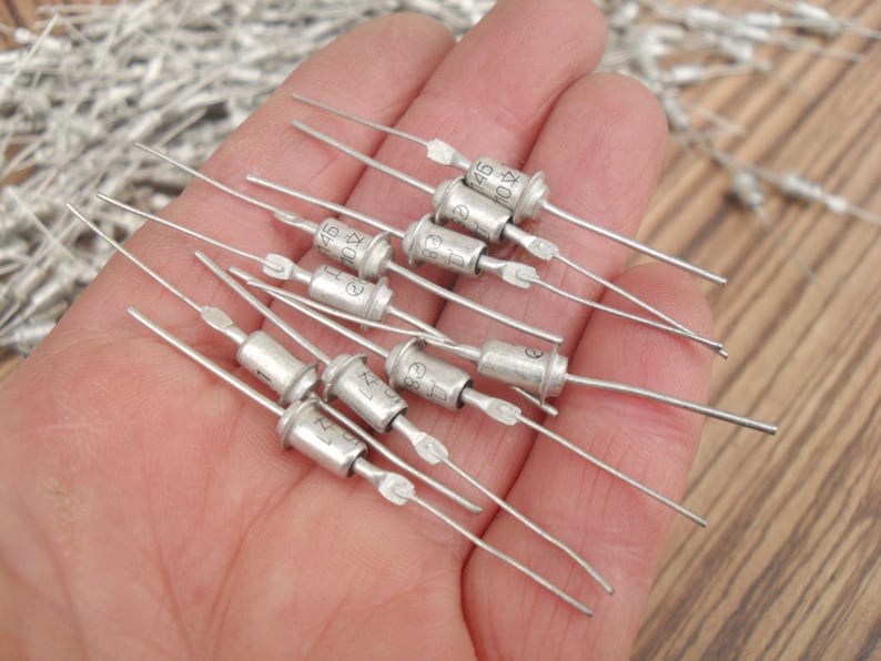 50 Vintage Diodes. Scrap Electronics. Electric Components. Etsy Norway