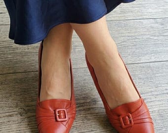 Skórzane czółenka w stylu vintage w kolorze czerwonym: buty na wysokim obcasie z lat 80., rozmiar US 6,5