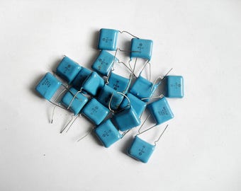 Vintage capacitor Scrap electronics 20 pieces Audio Electric components Steampunk accessory Many electronic components