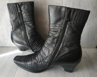 Czarne skórzane botki do kostki w stylu vintage z lat 90.: z podszewką z owczej skóry na wysokim obcasie