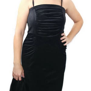 Vintage 1980s Velvet Little Black Dress: Sleeveless Midi Cocktail Dress (US-M)