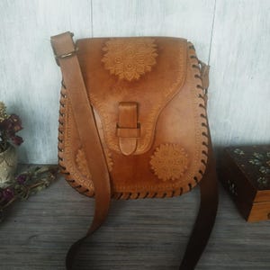 Western Leather Bag Vintage Brown Tooled Leather Embossed Saddle Shoulder Bag Boho Western Bag Crossbody Purse Adjustable Strap Handmade Bag