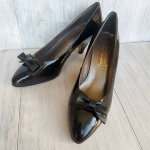 Vintage 1980s Black Leather Pumps: Elegant High Heel Shoes, Size US 6.5