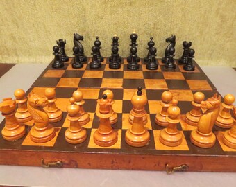 Echiquier et jeu d'échecs Art tribal en bois - Chess set - African boxwood and ebony