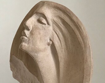 女性の頭部の彫刻。Austin SculptureのStargazer。