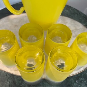 Vintage MCM Pichet Blendo Frosted Sunshine Yellow Pichet de 64 oz avec 6 verres image 8