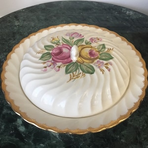 Vintage Royal China Quban Warranted 22K Gold Roses 9 1/2&quot; Covered Dish