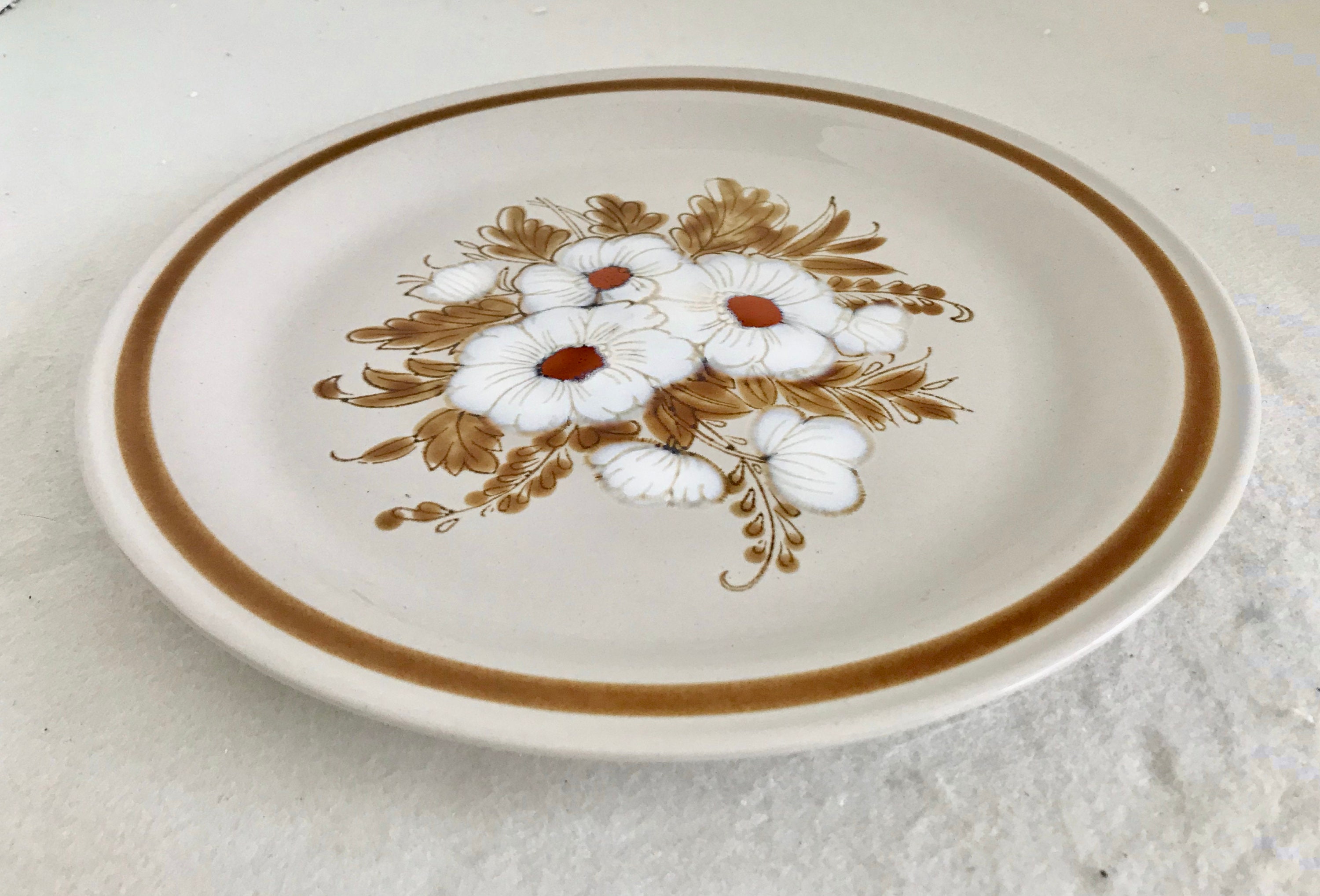 Mountain Wood Collection Dried Flowers Stoneware 10 1/2