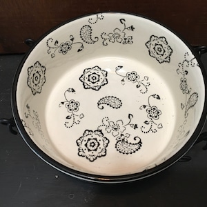 Temp-Tations Black Paisley Presentable Ovenware 1.5 QT Casserole/Baking Dish Trivet Wire Rack
