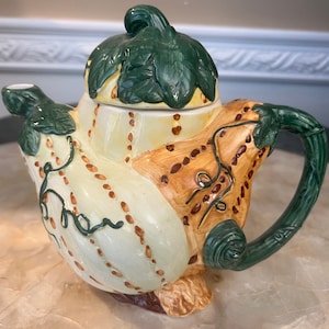 Vintage Transfar International Gourd/Squash 3 Cup Teapot