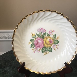 Vintage Royal China Quban Warranted 22K Gold Roses 10&quot; Pie Plate