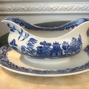 Vintage Ridgeways Blue Willow England Engraved Gravy Boat With Underplate