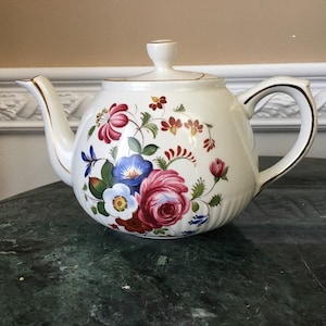 Vintage Ellgreave 4 Cup Teapot With Purple, White and Blue Flowers and Gold Trim