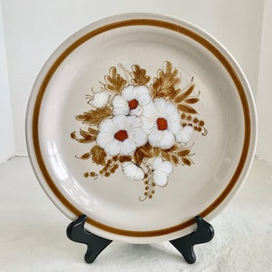 Mountain Wood Collection Dried Flowers Stoneware 10 1/2&quot; Dinner Plate