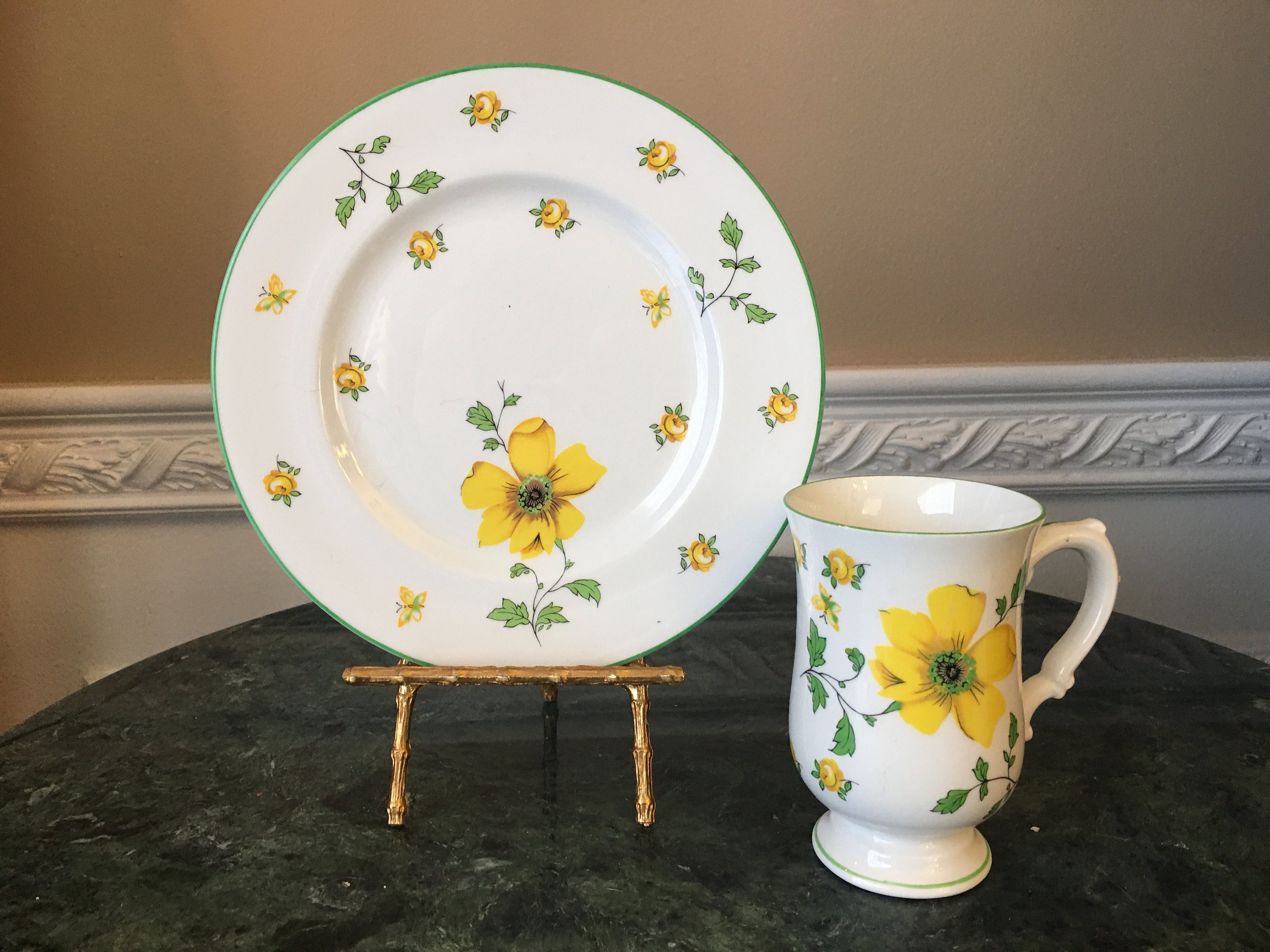 Royal victoria top fine bone china