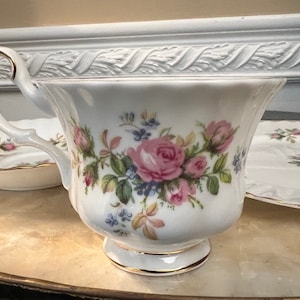 Royal Albert Fine Bone China Moss Rose Teetasse Untertasse und Teller