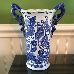 Bombay Fabrique En Chine Blue & White Asian Porcelain 12&quot; Vase With Handles