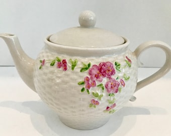 Vintage 1985 Teleflora Gift Teapot Basket Weave Texture and Pink Flowers Made in Korea