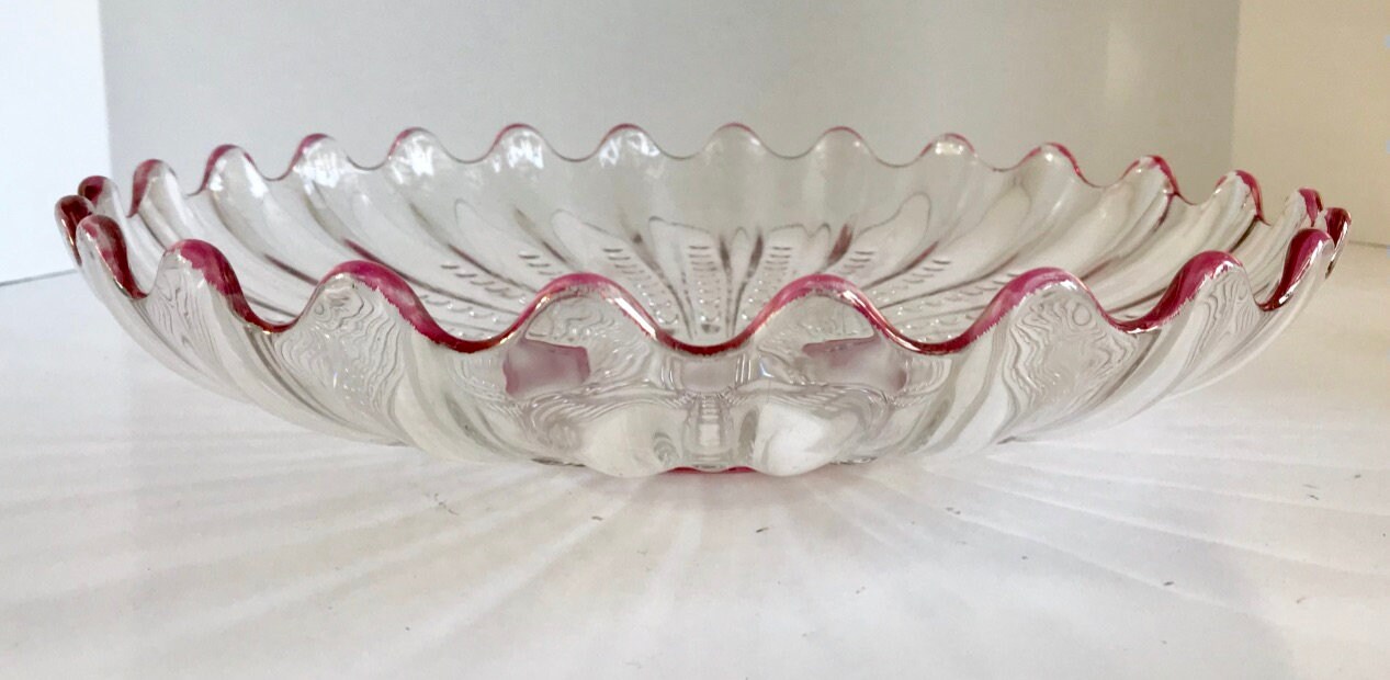 赤い溝付きエッジとドット模様の透明ガラス 13 インチ台座ボウル