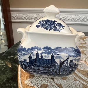Vintage Enoch Wedgwood England Royal Homes of Britain Sugar Bowl With Lid