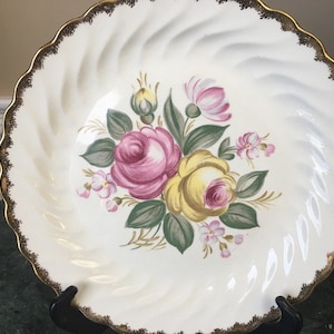 Vintage Royal China Quban Warranted 22K Gold Roses 10&quot; Dinner Plate