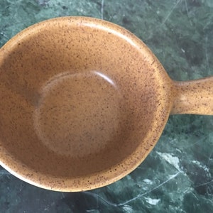 Monmouth Pottery Ahornblatt USA Mojave braun gesprenkelt Französische Zwiebel Suppenschüssel