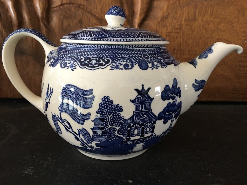 Johnson Brothers Blue Willow Teapot w/ Extra Lid 1940s Blue Willow
