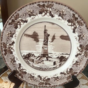Vintage Johnson Bros England Historic America II Statue of Liberty 10 1/2” Plate