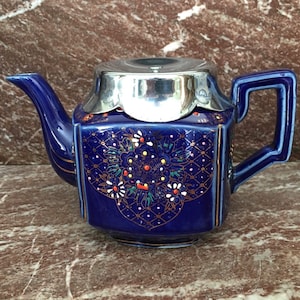 Moriage Hand Painted Japan Cobalt Blue Raised Floral 4 Cup Teapot with Gold Trim/Metal Lid