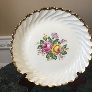 Vintage Royal China Quban Warranted 22K Gold Roses 10&quot; Dinner Plate