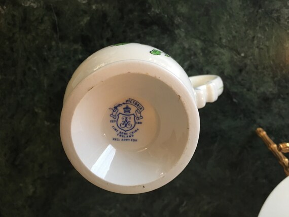 台湾　パイワン族　連杯　両杯 骨董　アンティーク Royal Victoria Fine Bone China Yellow Dogwood Flowers Coffee Cup