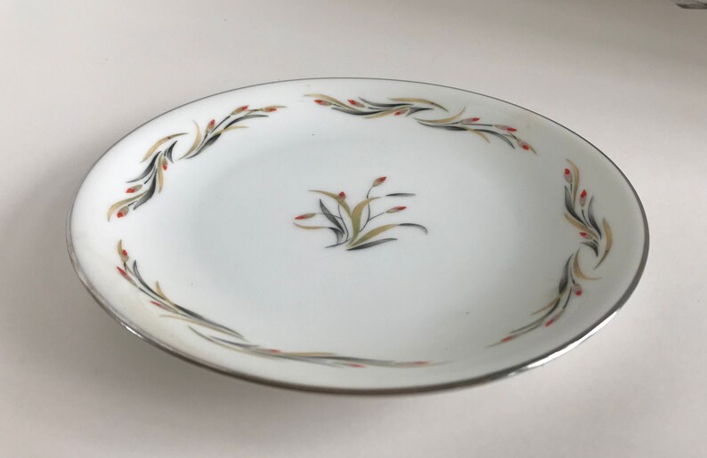 Hira Fine China Japan Nora Pattern 4181 7 12 Bread /& Butter Plate