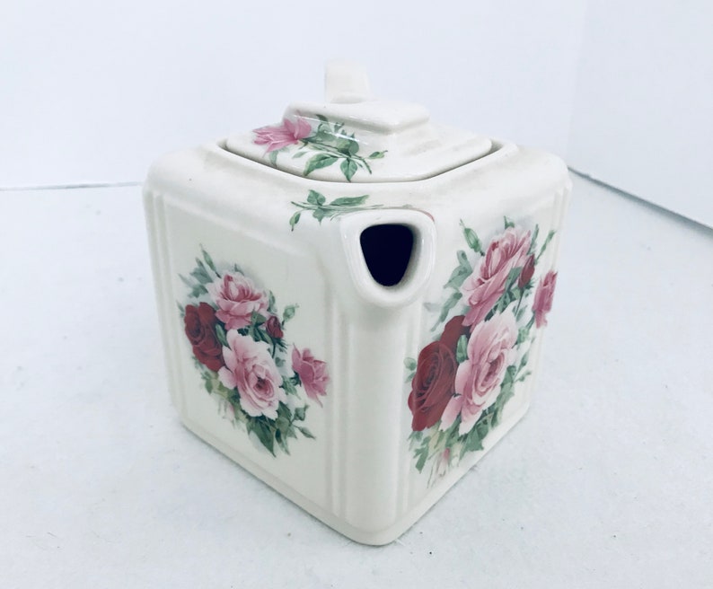 Kernewek White Square 3 Cup Teapot With Purple /& Pink Roses