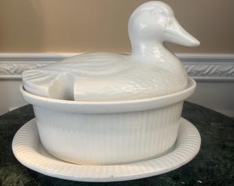 California USA White Pottery S597-43 Duck Soup Tureen With Plate