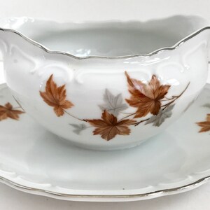 Harmony House Felicia 3855 Brown Leafs Pattern Platinum Edge Gravy Boat