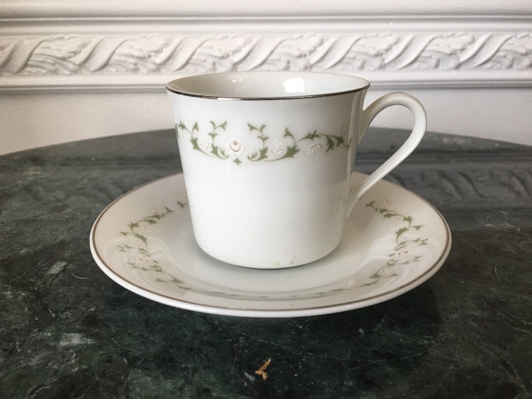 Exceptional Deco Wedgwood Demitasse Cup & Saucer (item