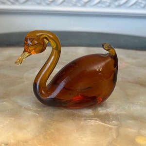 Vintage Handblown Pilgrim Glass Amber 3&quot; Wide Swan