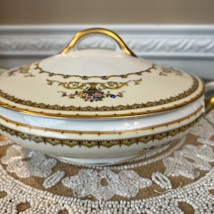 Noritake China Japan 78048 Cartlonia 8" Round Pedestal Covered Vegetable Bowl