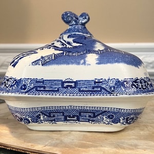Vintage Ridgeway Blue Willow England Semi China Engraved 10 1/2&quot; Wide Covered Dish