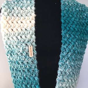 crochet infinity scarf | scarf | handmade | crochet | lace scarf | infinity scarf| bobble stitch infinity scarf