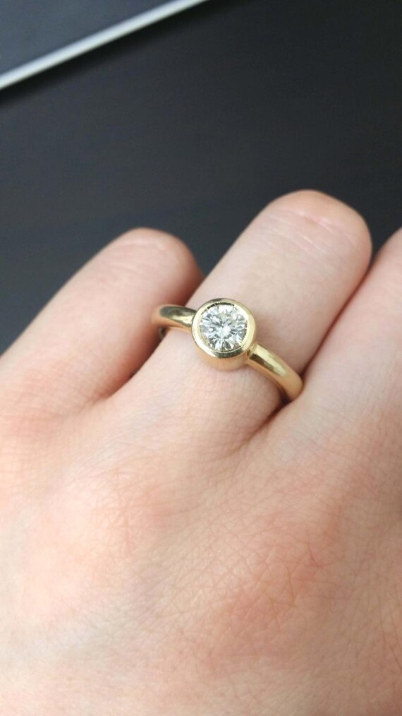 floating bezel ring