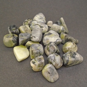 Skye Marble Polished Pebbles -  100g of Mixed Sizes, Hand Mined Tumbled Stones, Scotland, Collector, Isle of Skye - FREE WORLDWIDE DELIVERY