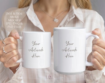 Puede incluir: Dos tazas de cerámica blanca con asas, una de 15 onzas y otra de 11 onzas, ambas con el texto "Your Artwork Here" en cursiva negra.