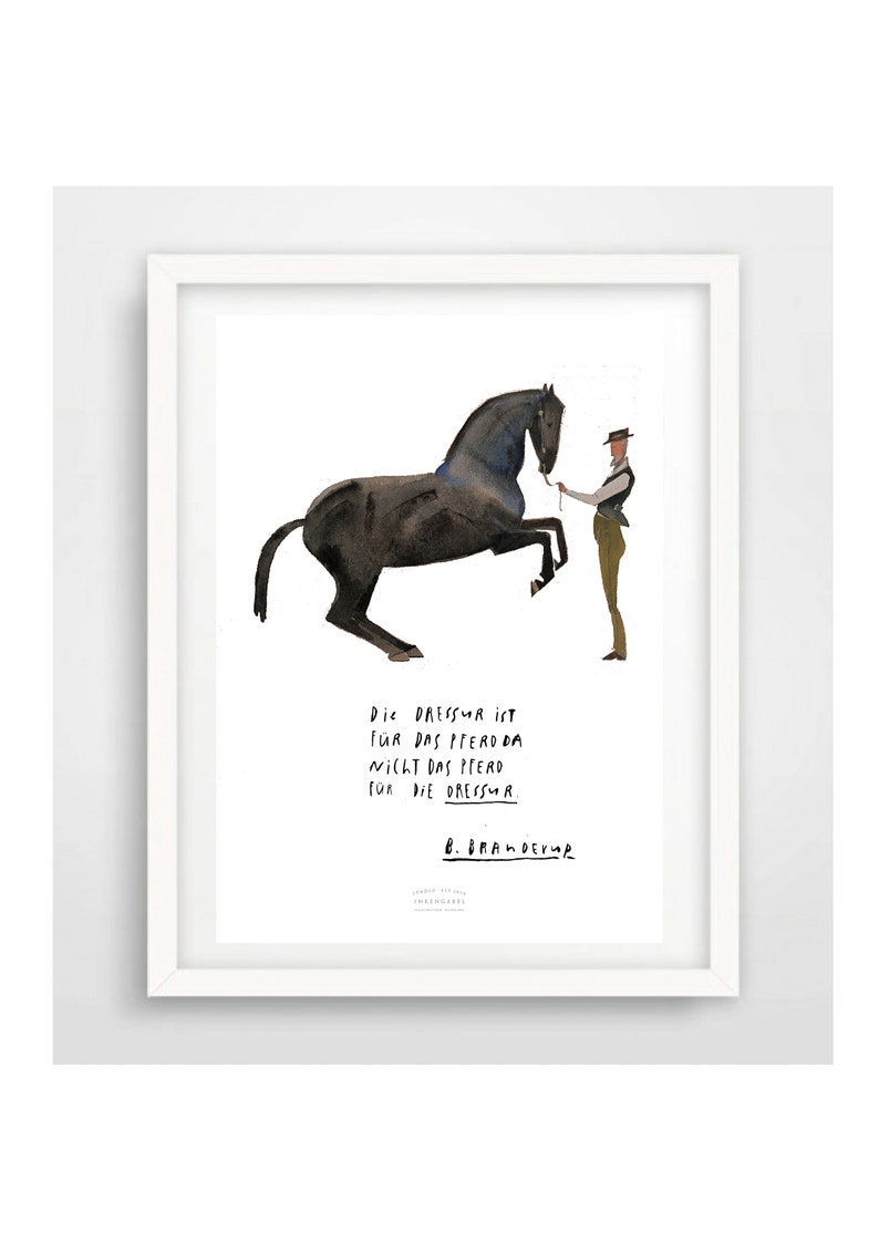 May include: A watercolor illustration of a black horse rearing up on its hind legs. A person in a hat and brown pants is holding a lead rope attached to the horse's bridle. The text below the image reads: "Die Dressur ist f&uuml;r das Pferd da nicht das Pferd f&uuml;r die Dressur."  The artist's signature, "B. BRANDErup", is below the text.